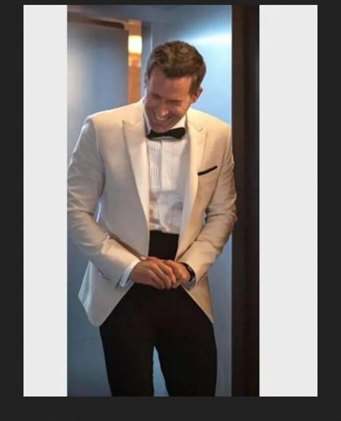 Ryan Reynolds Red Notice White Blazer