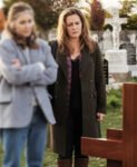 Irish-Blood-S01-Alicia-Silverstone-Trench-Coat-600x729_1024x1024